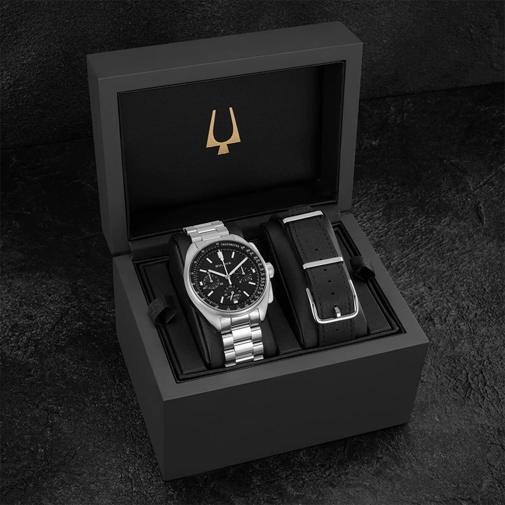 Lunar Pilot 43mm - Black on Bracelet