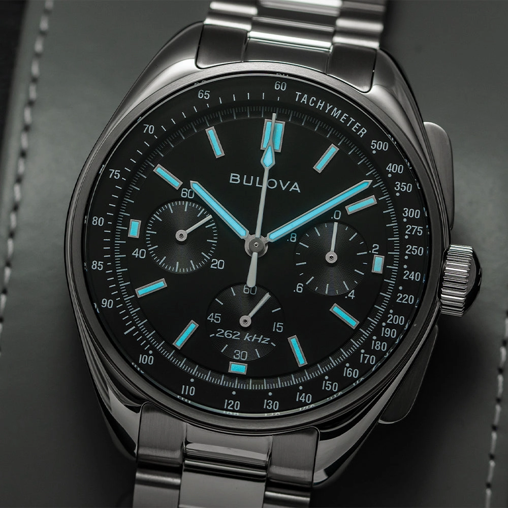Lunar Pilot 43mm - Black on Bracelet