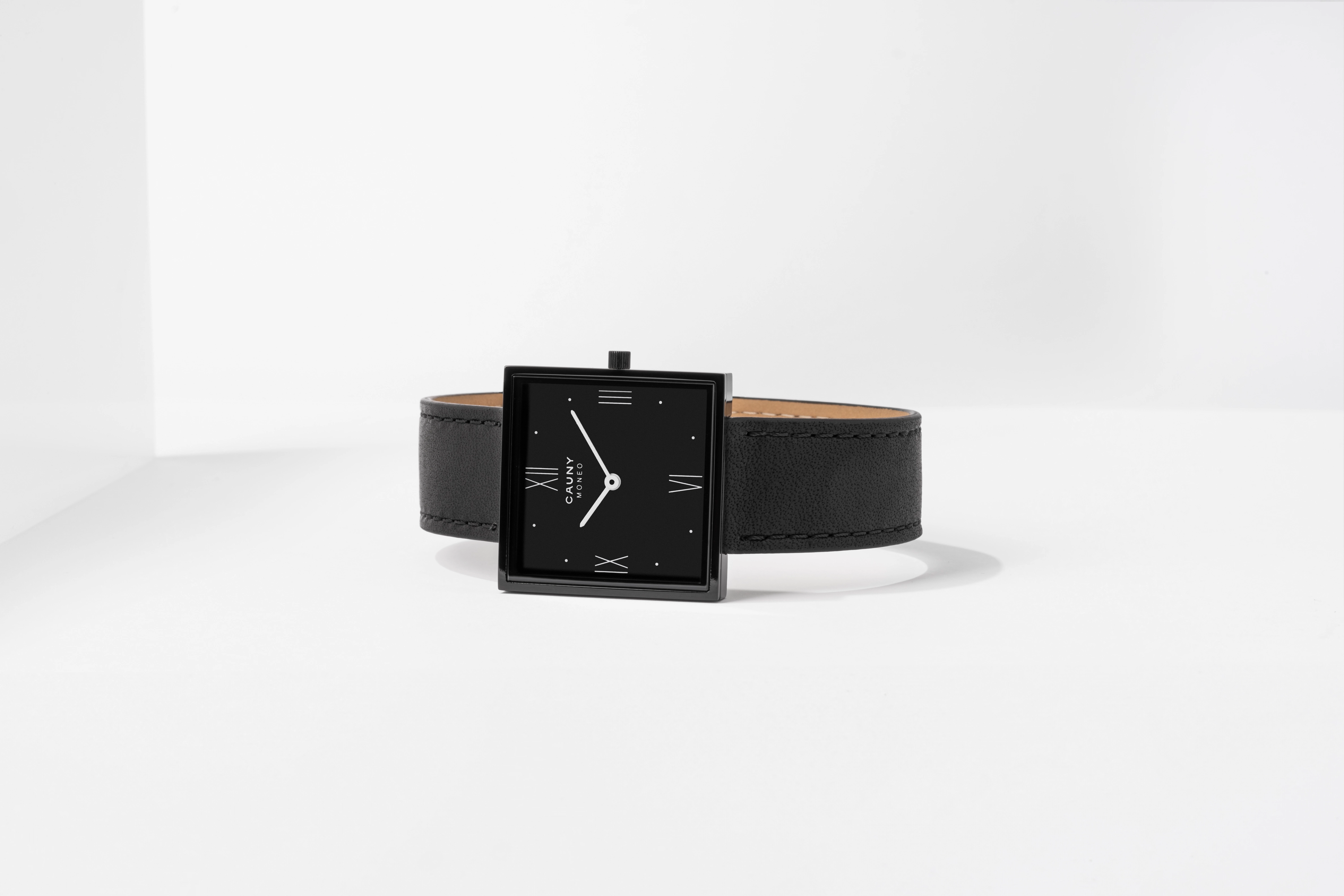 Moneo Black