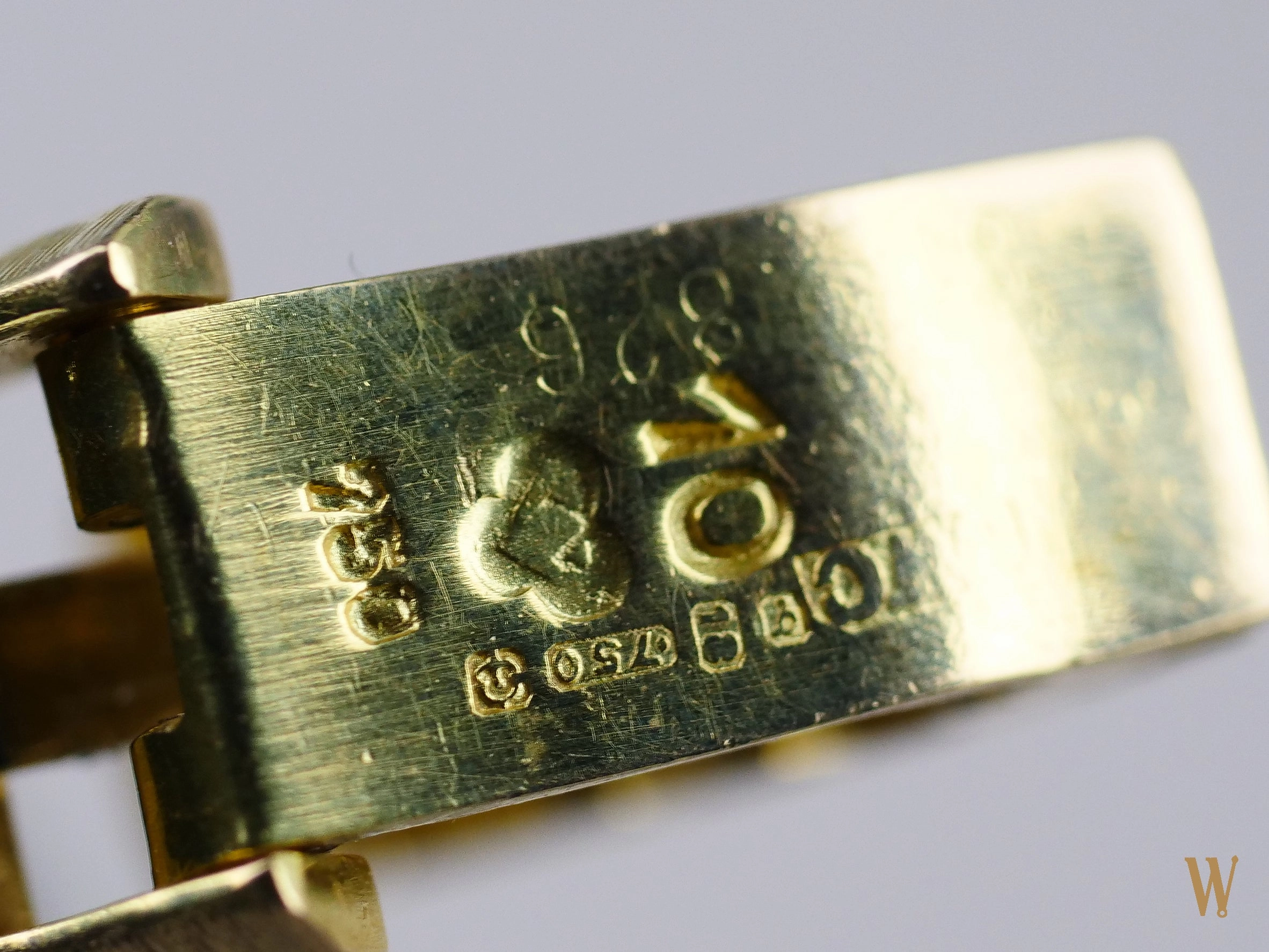 Omega 18ct Gold and Diamond Ladies Dress Watch NOS