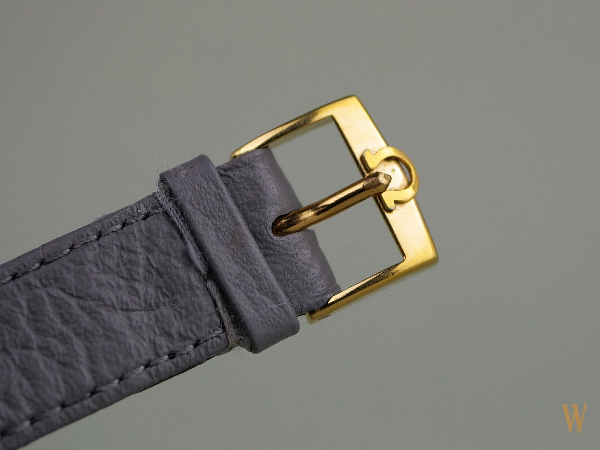 Omega 2577, 18K solid gold, unpolished condition with original unrestored two-tone dial