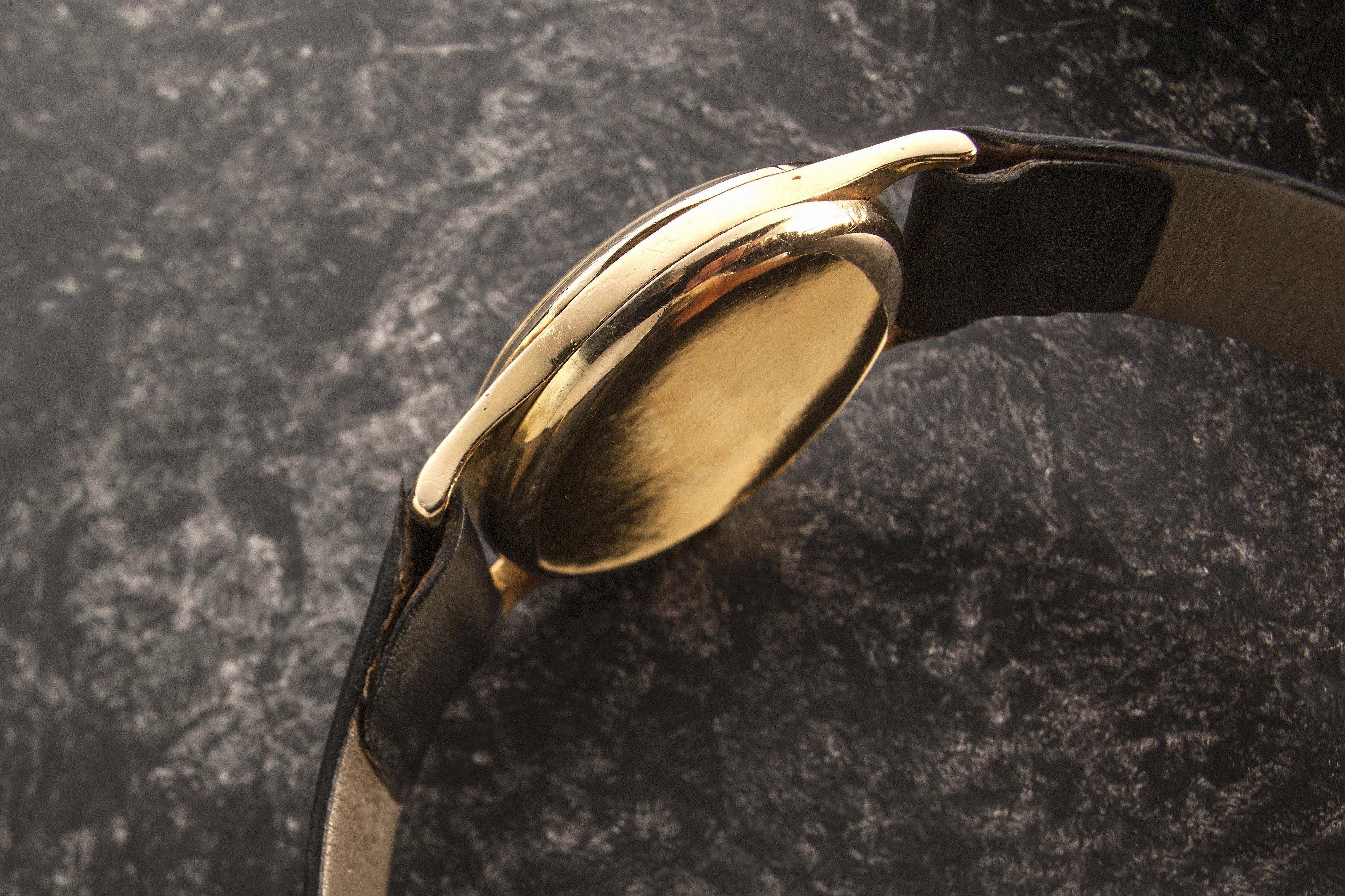 Omega 30 T2 9ct Gold SOLD