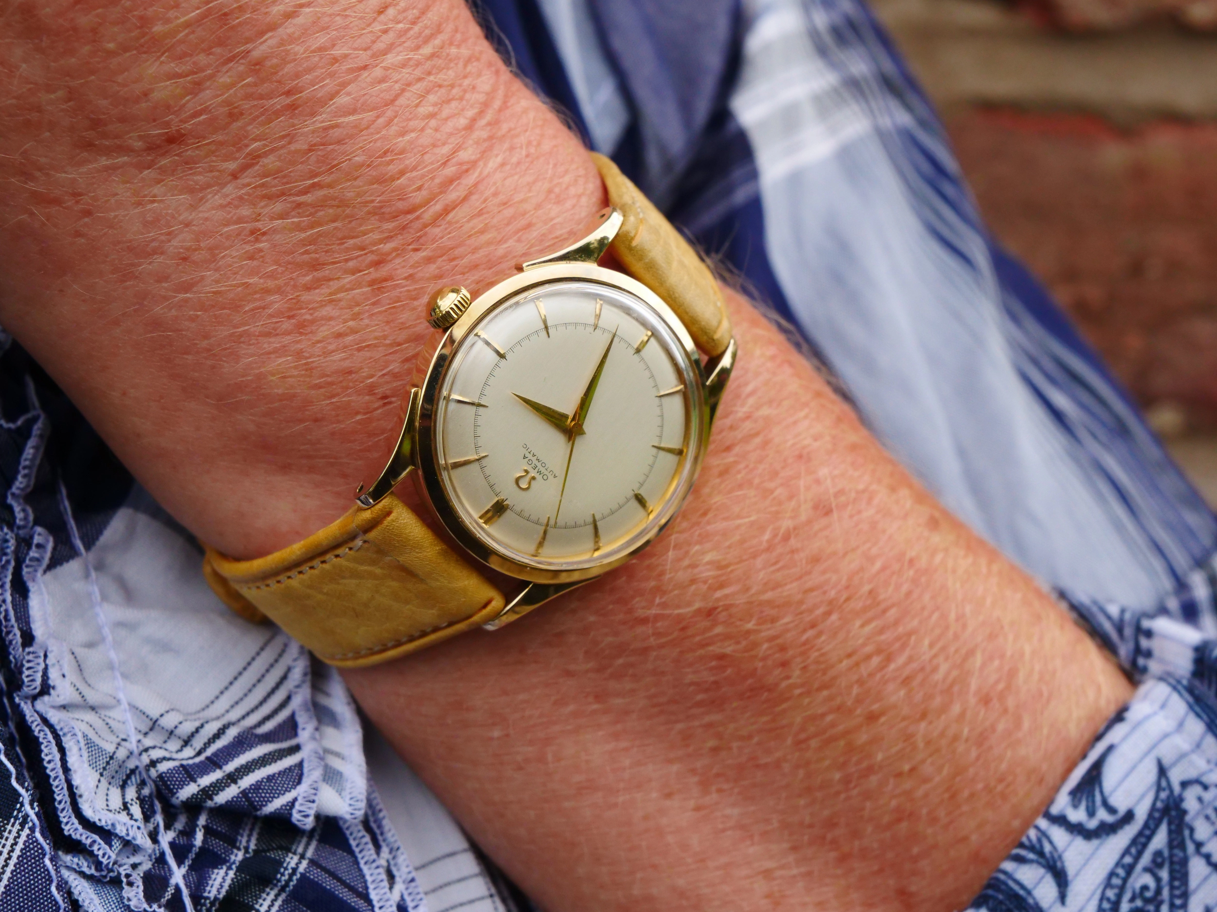 Omega  cal 351 bumper 14 ct solid gold