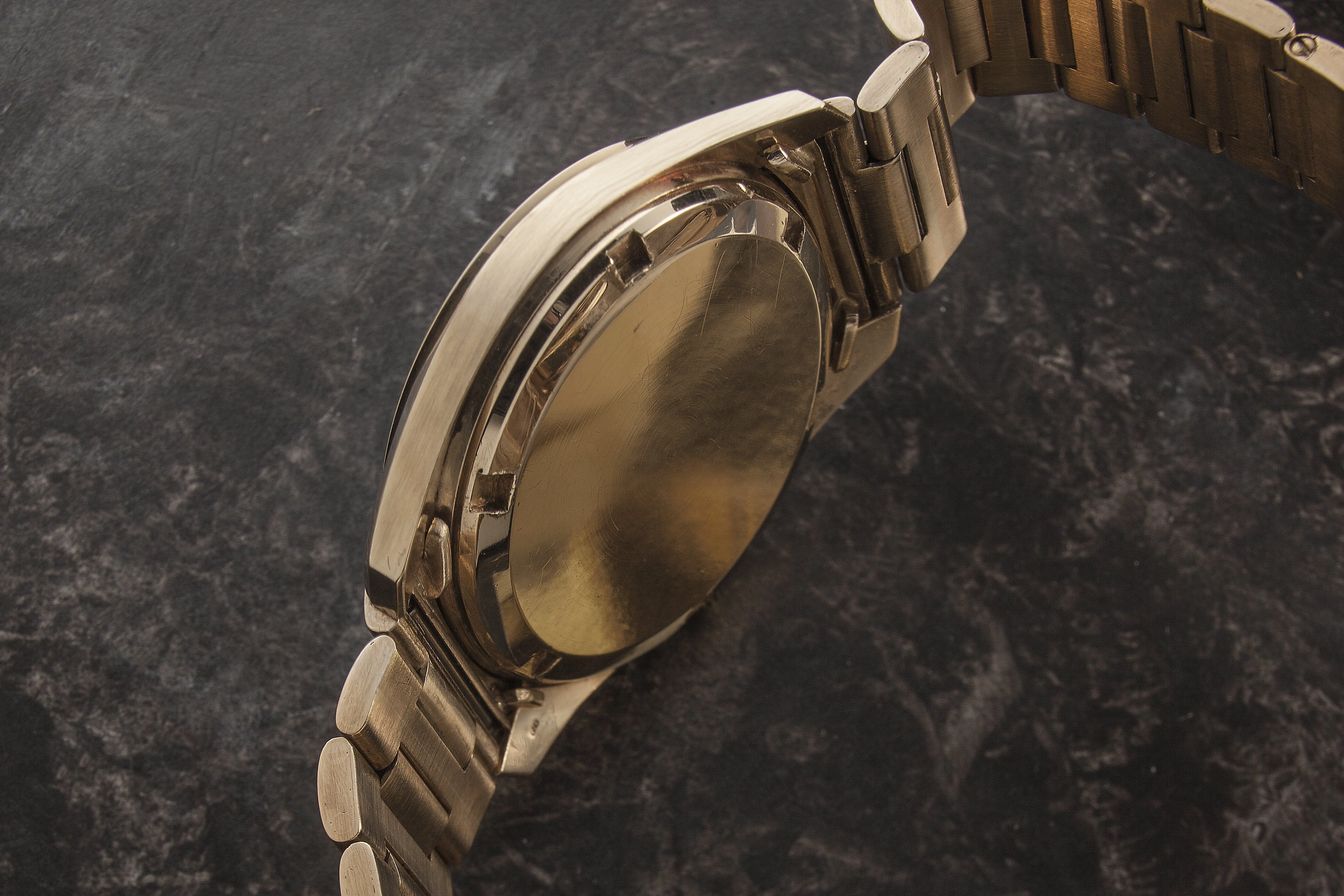 Omega F300 solid 9ct gold SOLD