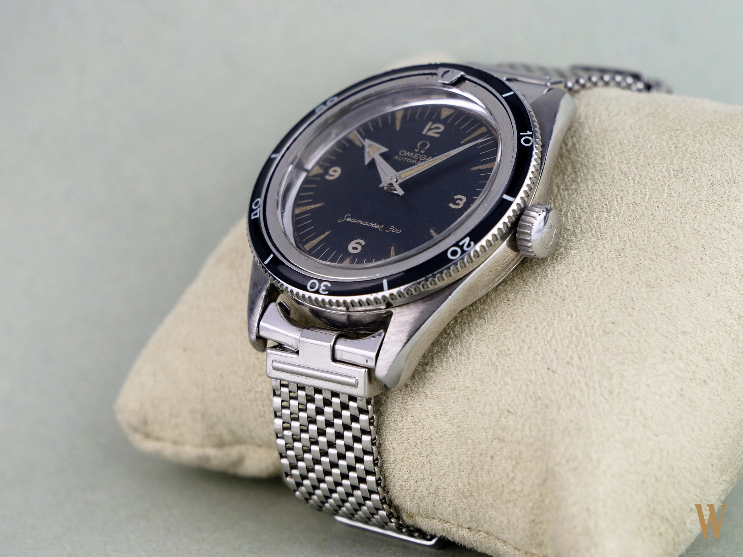 Omega Seamaster 300 Ref 2913-3  Exceptional Vintage Diver's Watch
