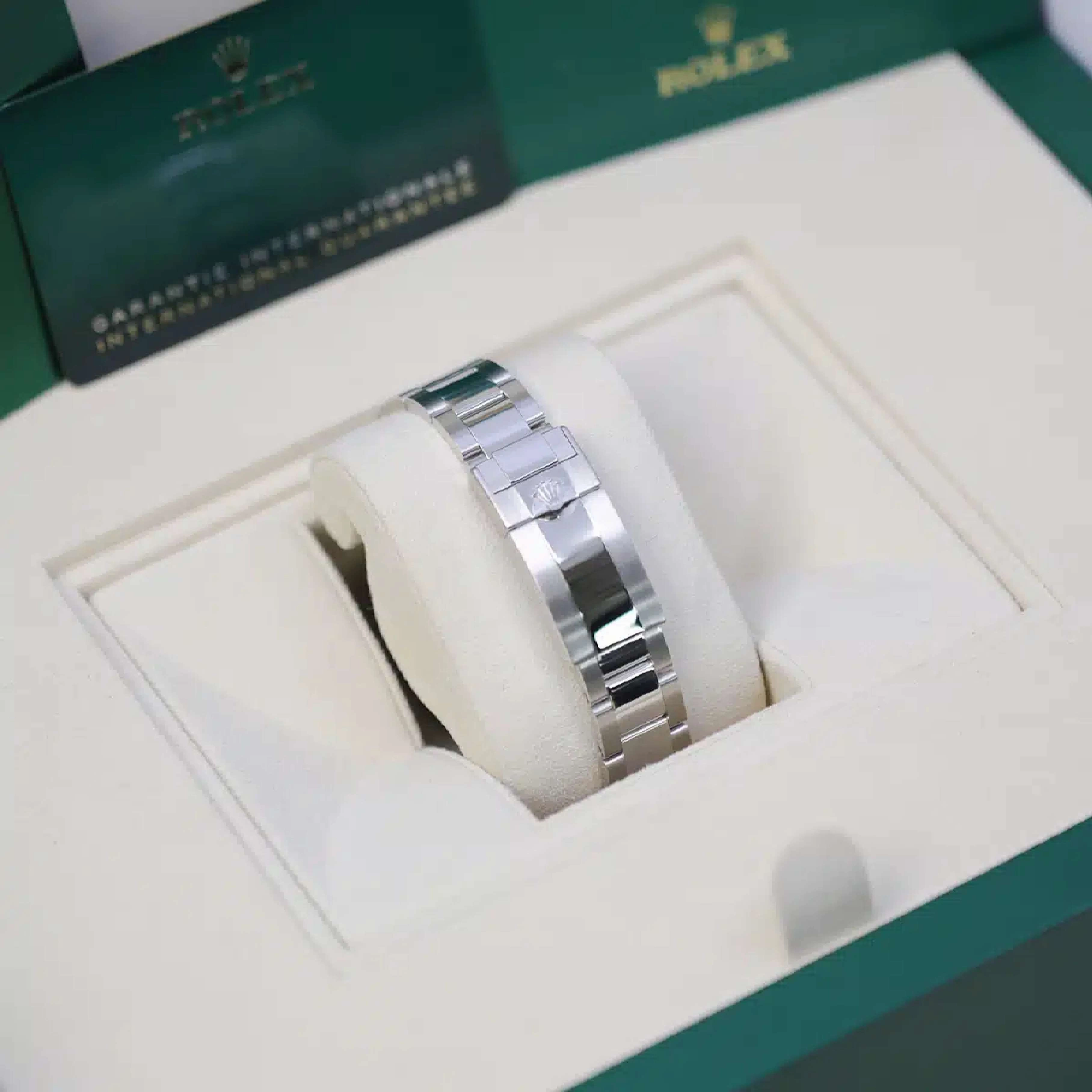 Rolex Cosmograph Daytona 40mm - Ref: 116506-0002 - Ice Blue Index Dial & Ceramic Bezel, Platinum Oyster Bracelet Men's Watch